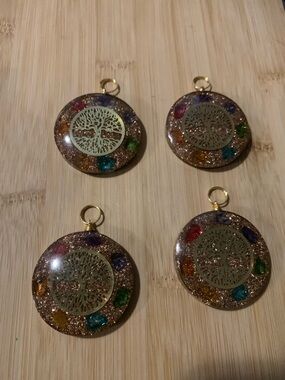 New Chakra Round Tree of Life Orgonite Pendant bundle